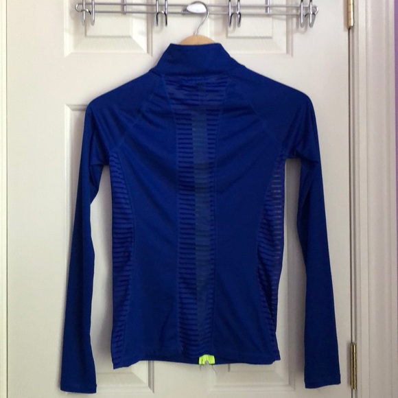 Lightweight jacket - Picture 2 of 3